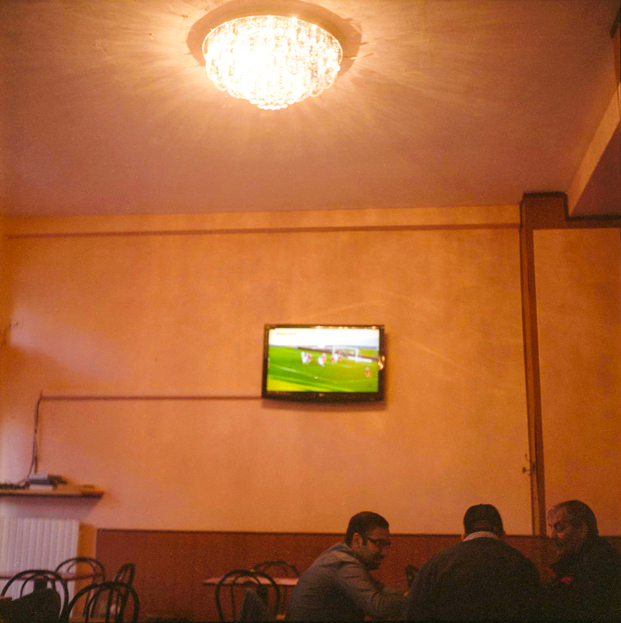Partita al bar. Milano, 2015
